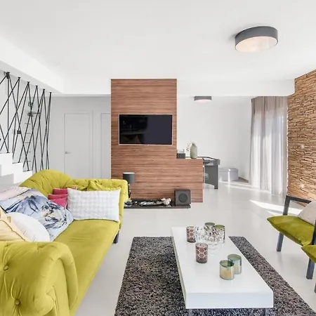 Chic By Hiša za goste 4*