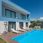 Chic By 4*