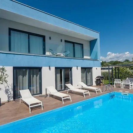 Pensión Chic By 4*